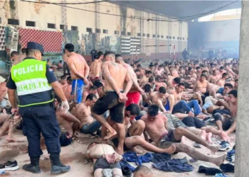 Presidente de Paraguay dice que sigue ejemplo de Bukele para intervenir peligrosa cárcel Tacumbú