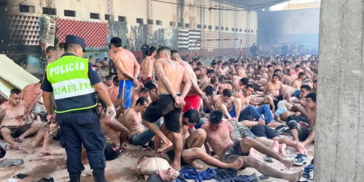 Presidente de Paraguay dice que sigue ejemplo de Bukele para intervenir peligrosa cárcel Tacumbú