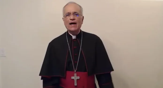 Obispo exiliado dice que dictadores de Nicaragua tienen la mente retorcida