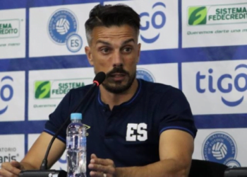 Entrenador español abandona a la selección salvadoreña para dirigir a equipo de Portugal