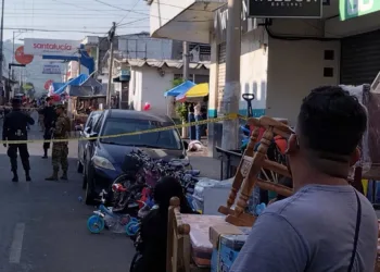 Hombre mata a tiros a su esposa, a otro sujeto y se suicida en El Salvador
