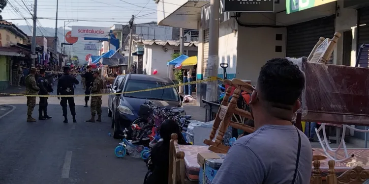 Hombre mata a tiros a su esposa, a otro sujeto y se suicida en El Salvador