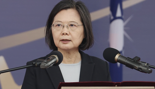 Presidenta taiwanesa advierte a votantes que eviten que su país se vuelva otro Hong Kong
