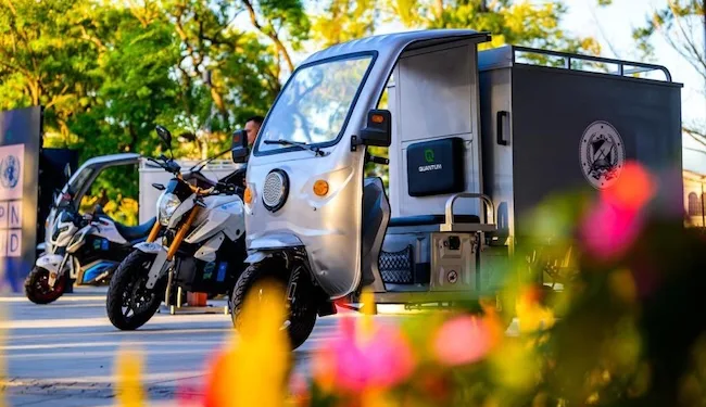 El Salvador lanza un plan para incorporar vehículos eléctricos en instituciones públicas