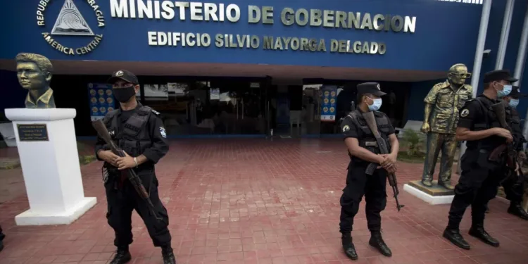 Dictadura de Ortega entrega control de cárceles y migración a sus policías