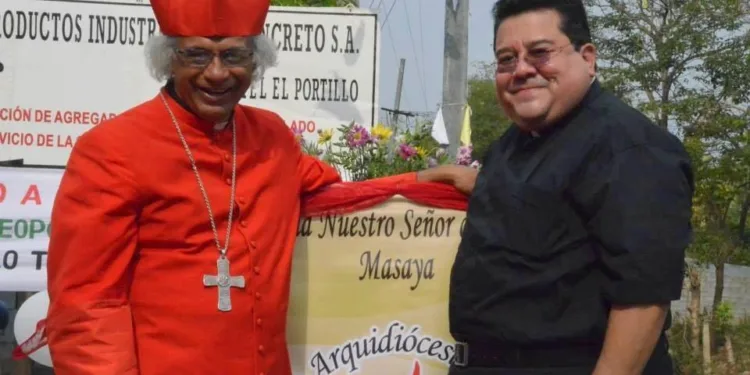 Dictadura de Nicaragua secuestra y amenaza a sacerdotes que oren por encarcelado obispo Álvarez