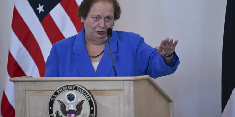Embajadora de EEUU dice que su país trabajará con quien los panameños elijan presidente
