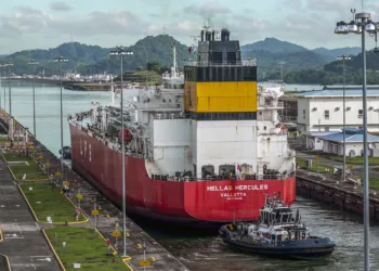Canal de Panamá pierde $4 millones diarios por el atasco debido a la sequía
