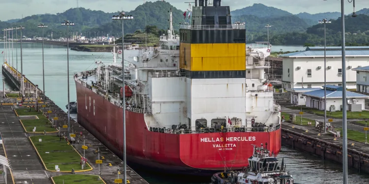 Canal de Panamá pierde $4 millones diarios por el atasco debido a la sequía