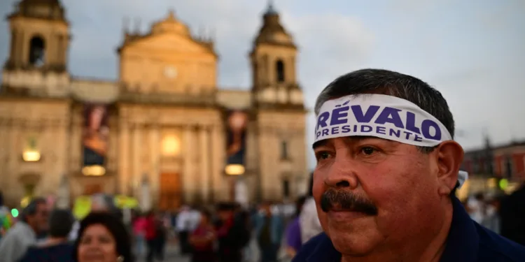 Incienso y danzas, pueblos indígenas encienden esperanza de cambios en Guatemala