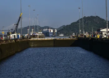 El Canal de Panamá perderá $700 millones por crisis hídrica en 2024