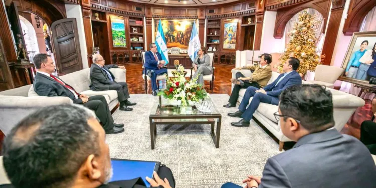 Bernardo Arévalo habla con presidenta de Honduras sobre “profundizar la democracia”