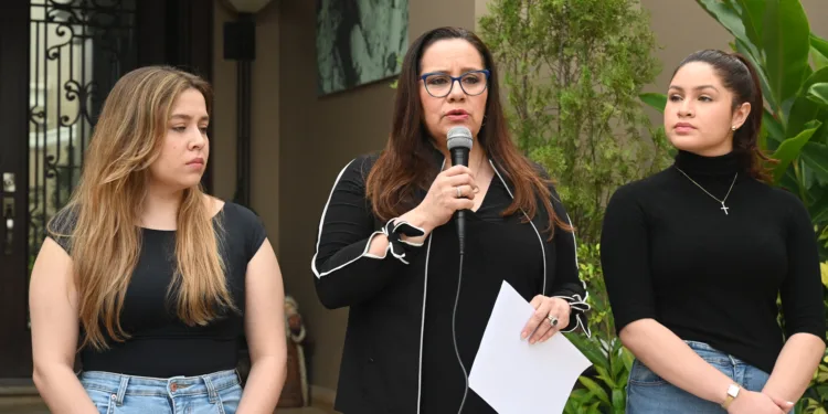 Esposa de expresidente hondureño acusado de narcotráfico en EEUU denuncia “indefensión”