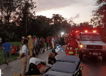 Accidente de autobús lleno de migrantes al norte de Costa Rica