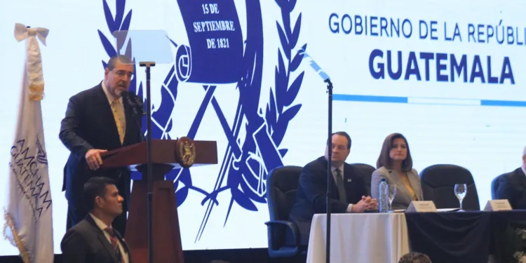 Arévalo dice que buscará fortalecer democracia y atraer inversión para desarrollar Guatemala