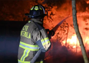 Ministerio de Comunicaciones de Guatemala pide investigación de incendio que casi destruye documentos en Dirección de Caminos