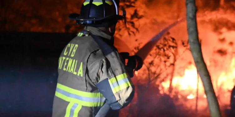 Ministerio de Comunicaciones de Guatemala pide investigación de incendio que casi destruye documentos en Dirección de Caminos