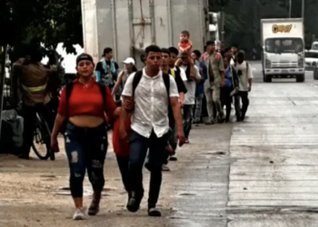 Caravana de migrantes se desintegró al llegar a frontera guatemalteca