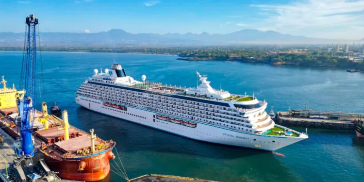 Temporada de cruceros 2024 en El Salvador arranca con la llegada del lujoso Crystal Serenity