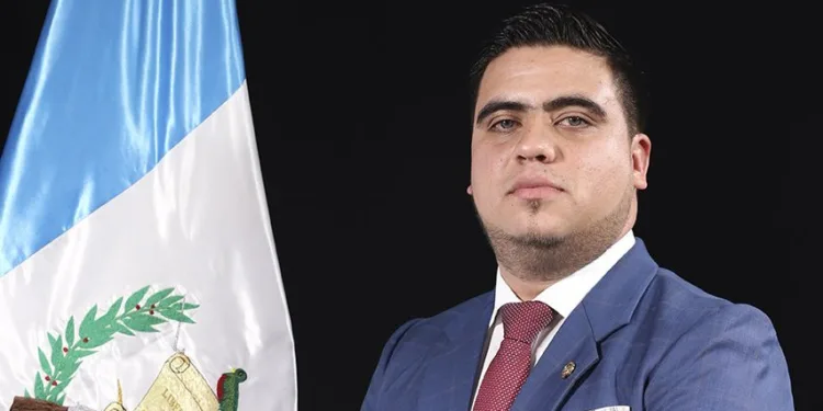 Sandra Torres reaparece para ratificar la expulsión de diputados guatemaltecos de la UNE