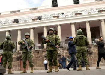 Ecuador bajo fuego: narcos siembran terror y gobierno les declara la guerra