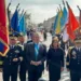 El Ejército de Guatemala rindió homenaje el lunes al nuevo presidente y le entregó el bastón de mando.