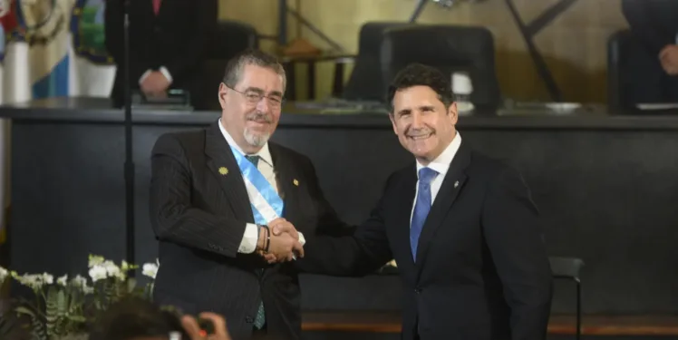 Alcalde de Guatemala asume nuevo período y reitera que el metro va para la capital