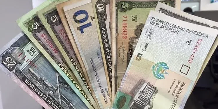 “Nadie” recuerda el colón salvadoreño después de 23 años de la dolarización