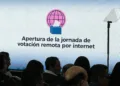 Arrancan las elecciones salvadoreñas presidenciales y legislativas con el voto por internet