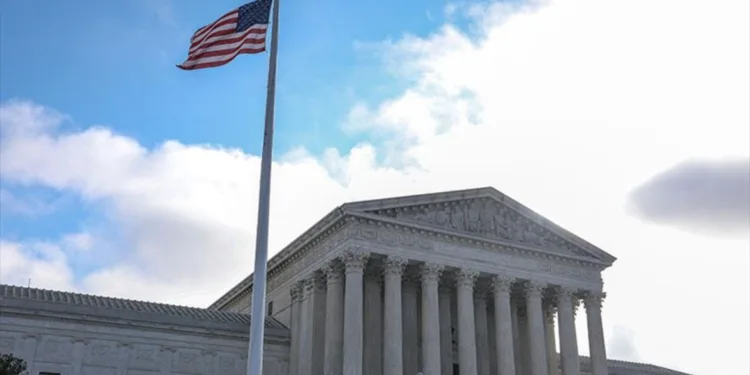 Corte Suprema de EEUU por decidir caso de salvadoreño al que le negaron la residencia por sus tatuajes