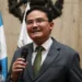 Criticado juez guatemalteco insiste en que suspendan al partido del presidente electo