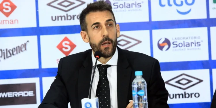 Español Dóniga promete “resultados” con la selección de El Salvador