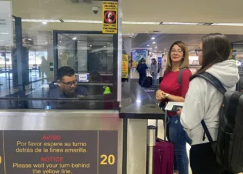 Guatemala multará con $3 mil a aerolíneas por cada pasajero que incumpla con medidas migratorias