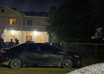 Encuentran muertas a 3 mujeres dentro de un vehículo en Roatán, Honduras