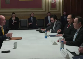 Presidente de Guatemala visita EEUU, pero ahora no los llama “los amos del Norte”