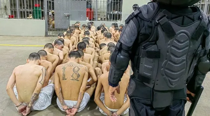 Autoridades requisan todas las cárceles salvadoreñas como parte de la guerra al crimen