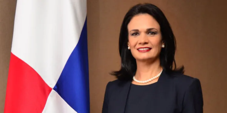 Exvicepresidenta panameña será jefa de misión electoral de la OEA en El Salvador