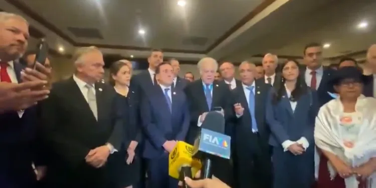 Secretario de la OEA pide a diputados guatemaltecos respeto a constitución