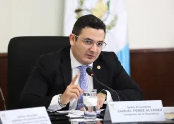 Presidente del Congreso de Guatemala buscará eliminar pago de celular y otras prebendas a diputados