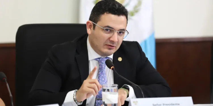 Presidente del Congreso de Guatemala buscará eliminar pago de celular y otras prebendas a diputados
