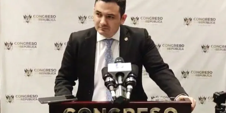 Diputado Samuel Pérez dice que Corte de Constitucionalidad de Guatemala es guardiana de corruptos