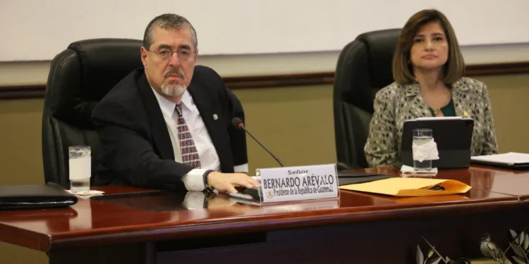 La fiscal general aún no responde al presidente guatemalteco si asistirá a “crucial y crítica” reunión