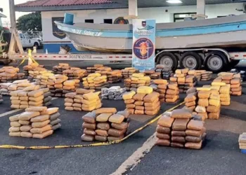 Panamá reporta la incautación de una tonelada de coca y el arresto de dos colombianos