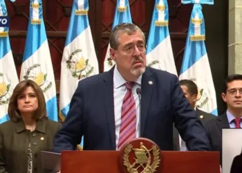 Fiscal general tiene falta de voluntad para cumplir la ley, dice presidente de Guatemala