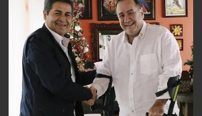 ¿Correrá Alejando Giammattei la misma suerte de Juan Orlando Hernández?