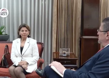 Rodrigo Chaves se lanza contra la expresidenta Chinchilla tras criticarlo