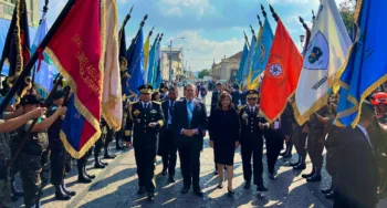 Presidente de Guatemala promete desarrollar y modernizar el ejército al asumir como comandante general