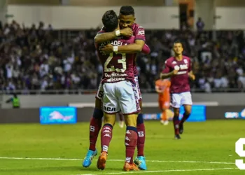 Saprissa inicia torneo con buen pie, Águila tropieza en El Salvador