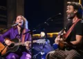 Los guatemaltecos Gaby Moreno y Oscar Isaac cantan “Luna de Xelajú” en “The Tonight Show”