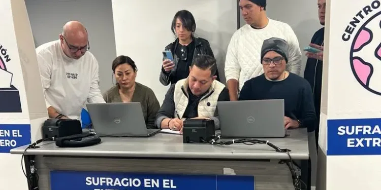 Tribunal Electoral salvadoreño realiza simulacro de transmisión de datos de presidenciales y legislativas